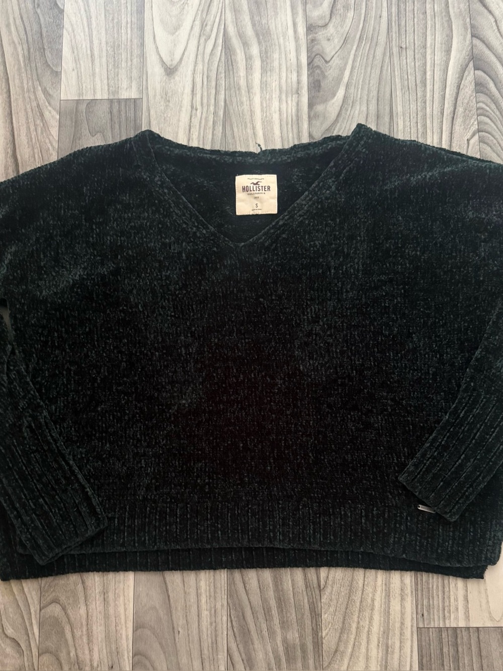 Hollister V-Neck Plush Chenille Green Sweater - Picture 2 of 3